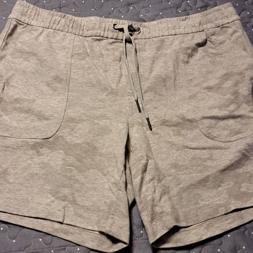 Athlux shorts size large